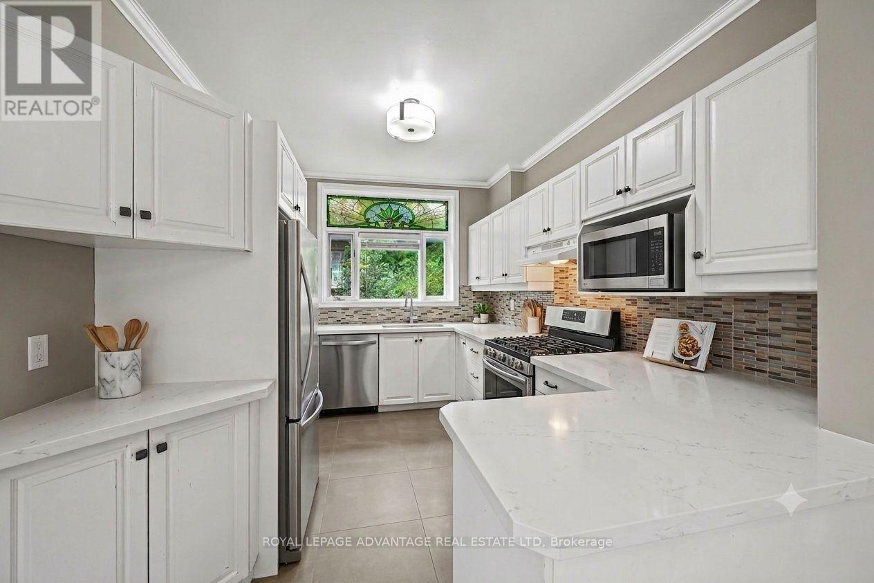 14 Beckwith Street E Property Photo 14