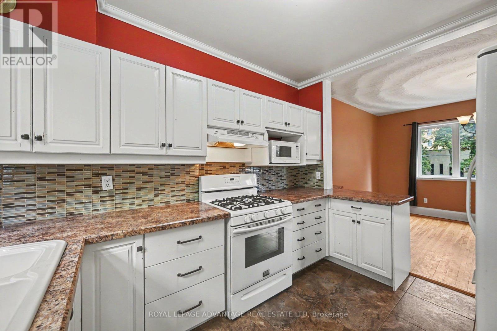 14 Beckwith Street E Property Photo 15