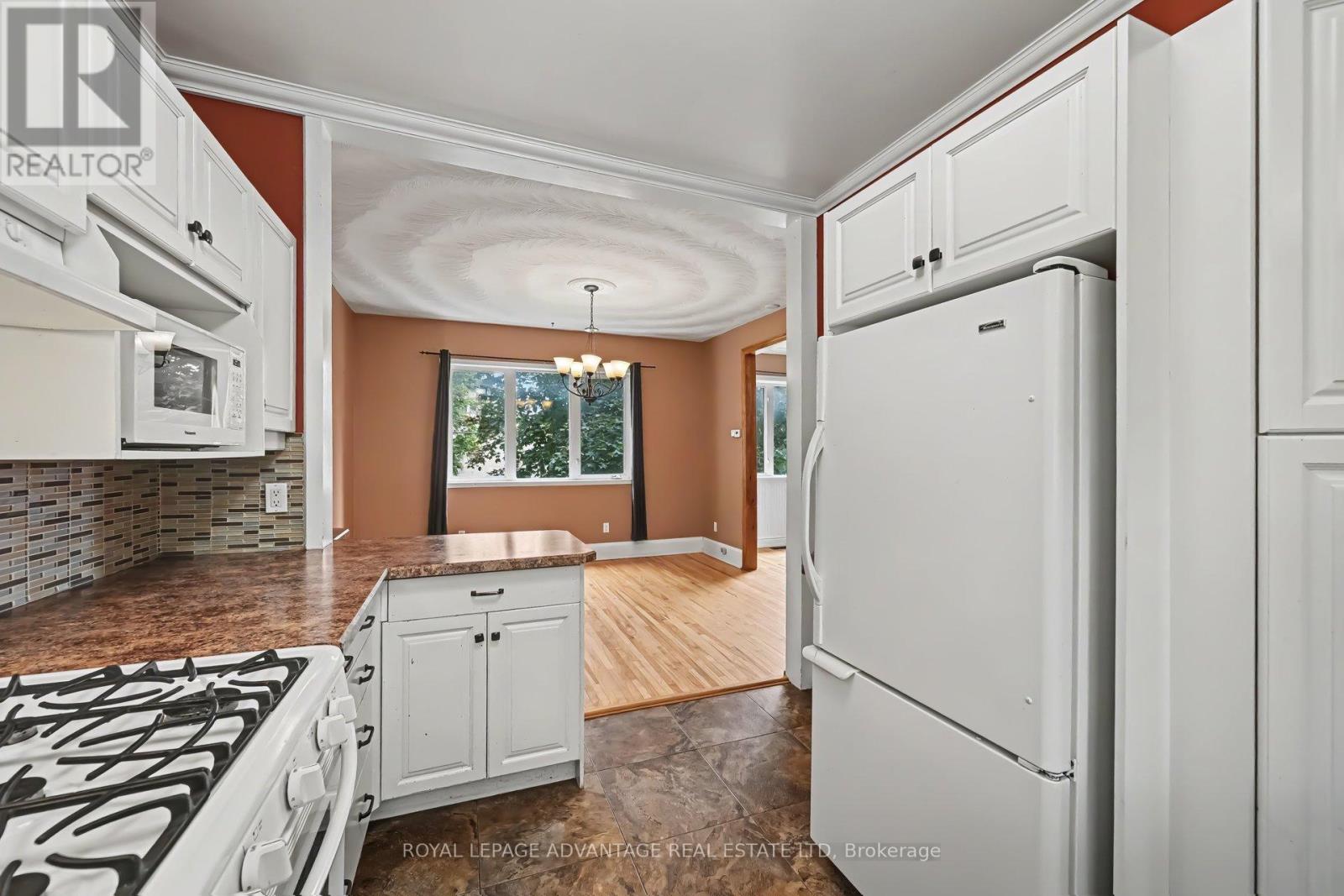 14 Beckwith Street E Property Photo 16