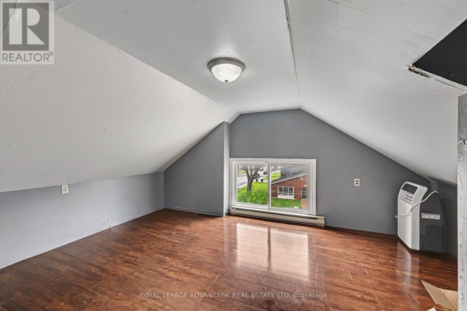14 Beckwith Street E Property Photo 26