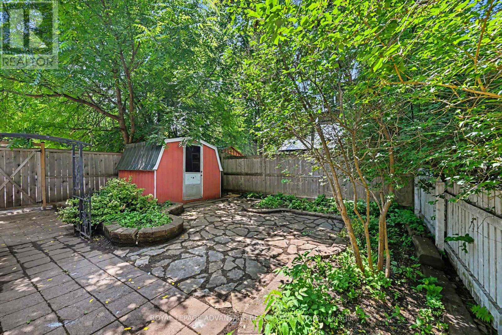 14 Beckwith Street E Property Photo 31