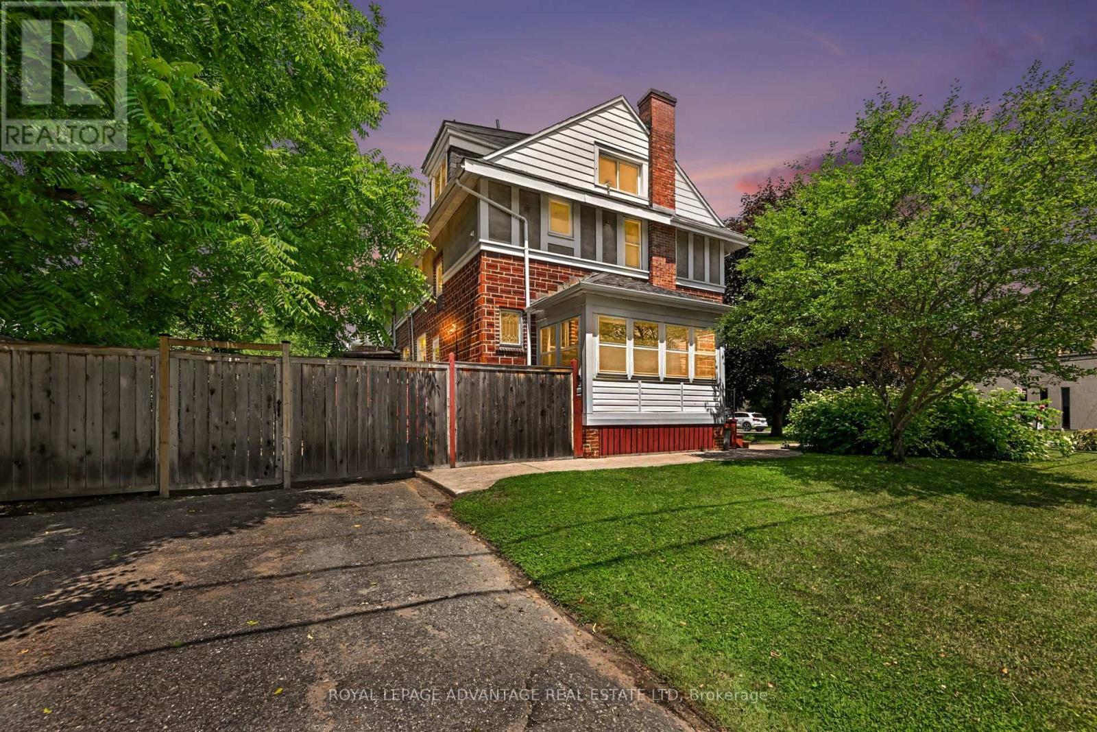 14 Beckwith Street E Property Photo 34