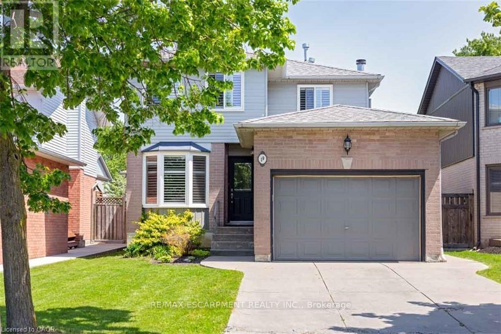 19 Beachgrove Crescent Property Photo 1
