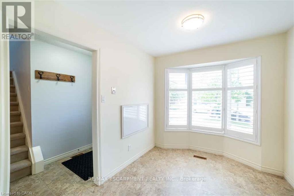 19 Beachgrove Crescent Property Photo 5