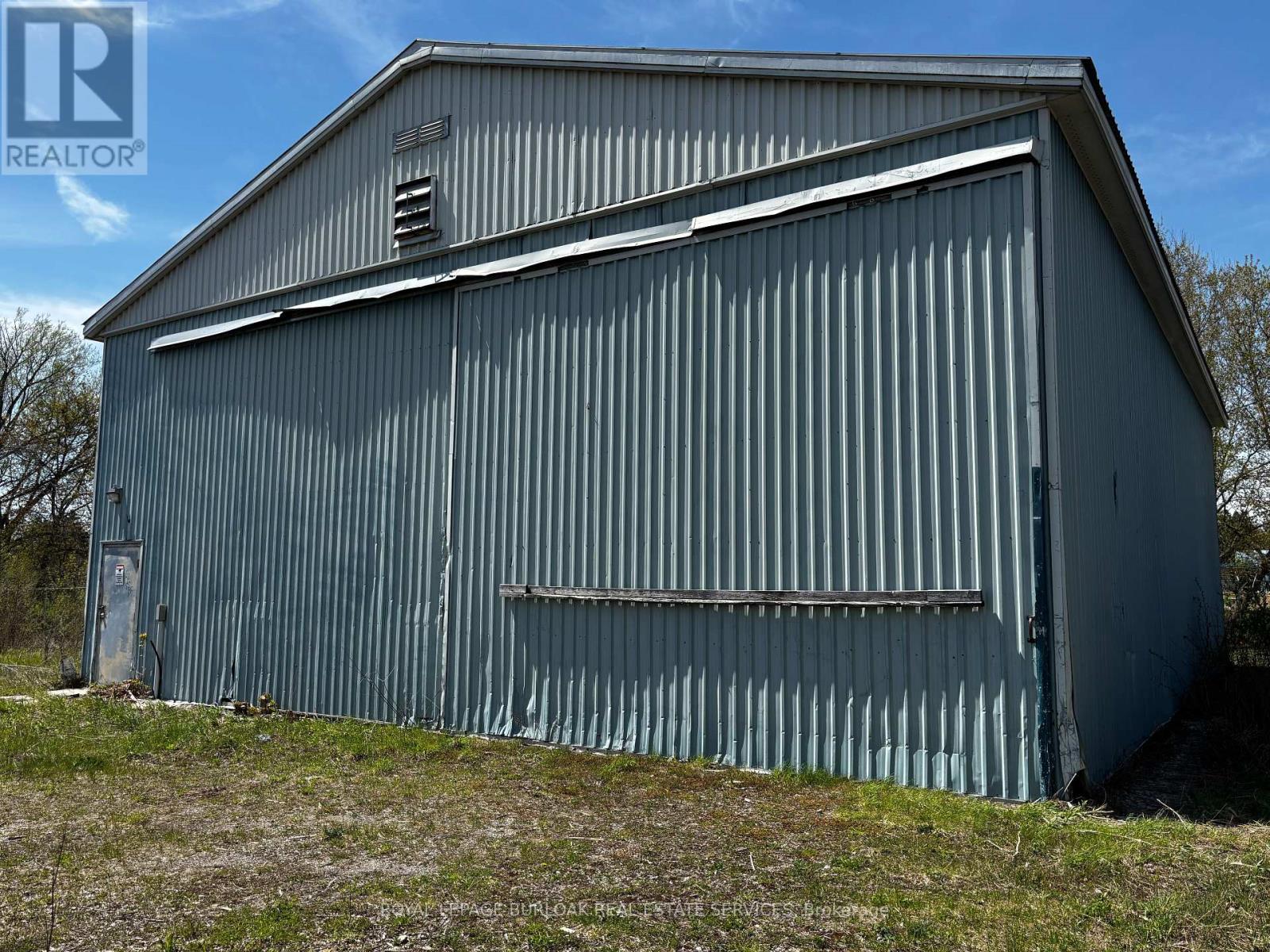 23 Petrolia Street Property Photo 7