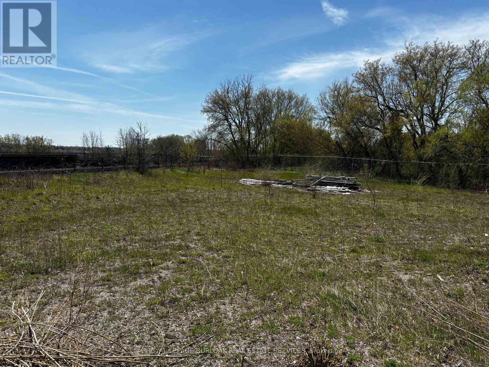 23 Petrolia Street Property Photo 14