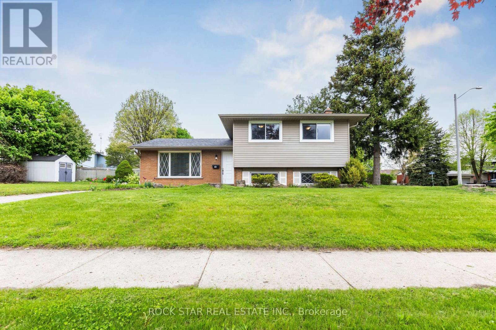 130 HUDSON CRESCENT Property Photo 1