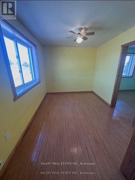 6 - 12 St David Street N Property Photo 3