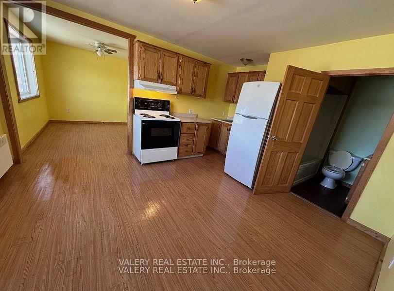 6 - 12 St David Street N Property Photo 4