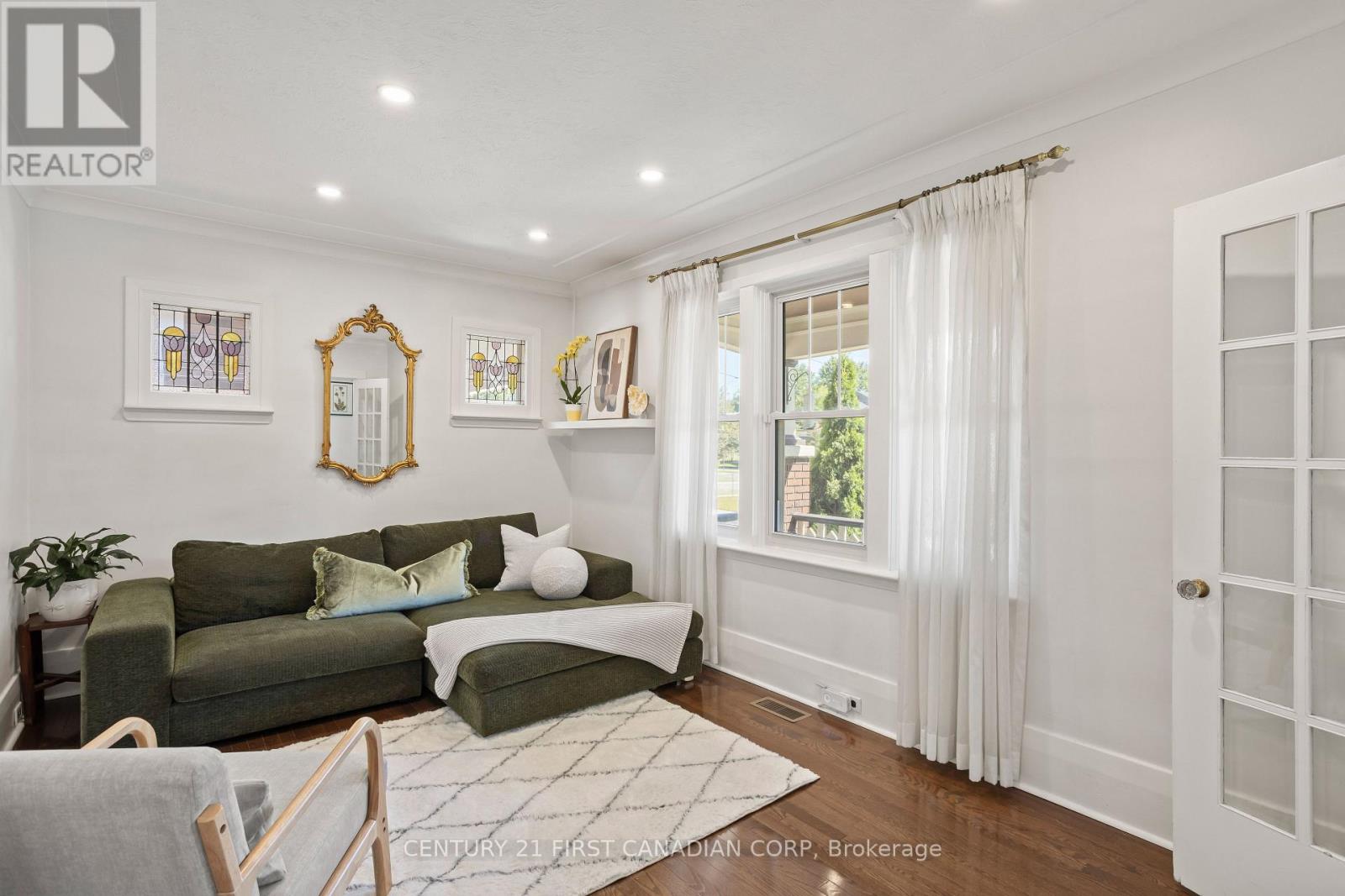 872 Lovett Street Property Photo 8