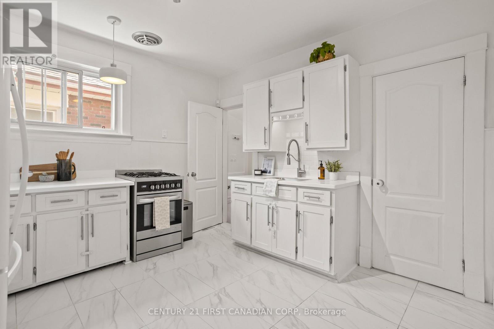 872 Lovett Street Property Photo 13