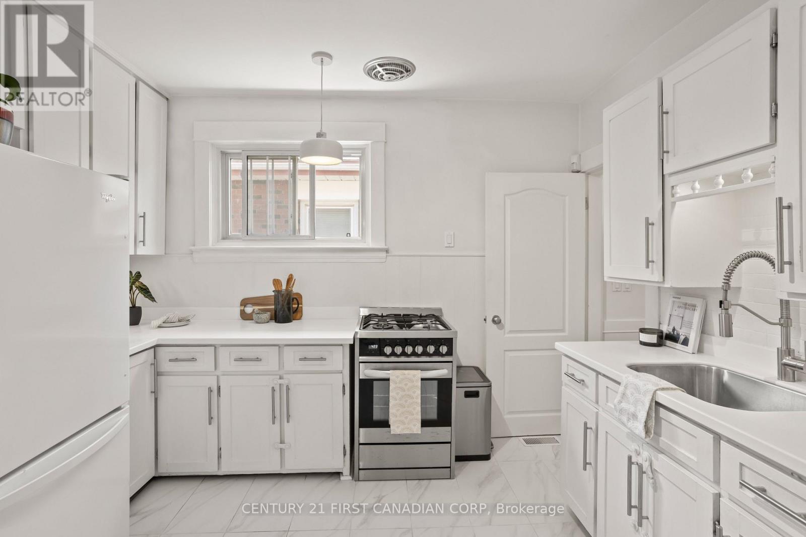 872 Lovett Street Property Photo 15