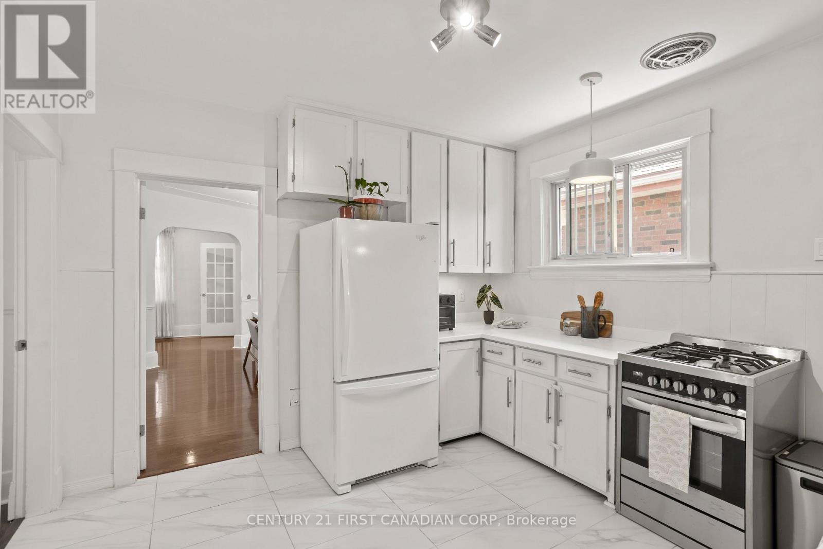 872 Lovett Street Property Photo 16