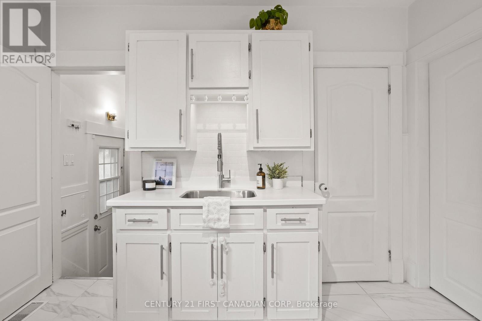 872 Lovett Street Property Photo 17