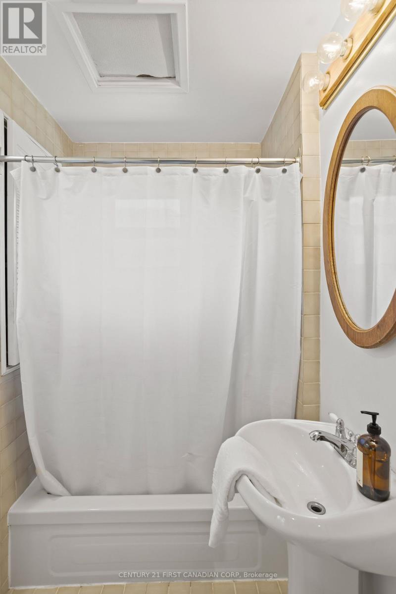 872 Lovett Street Property Photo 18