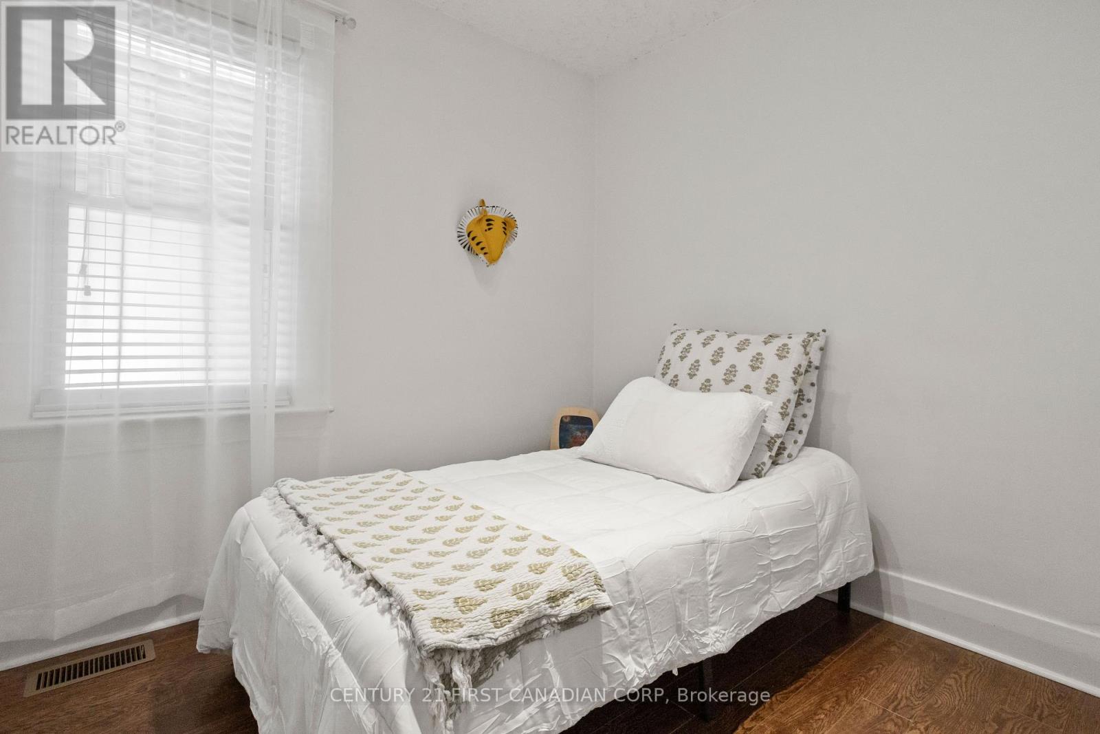 872 Lovett Street Property Photo 20