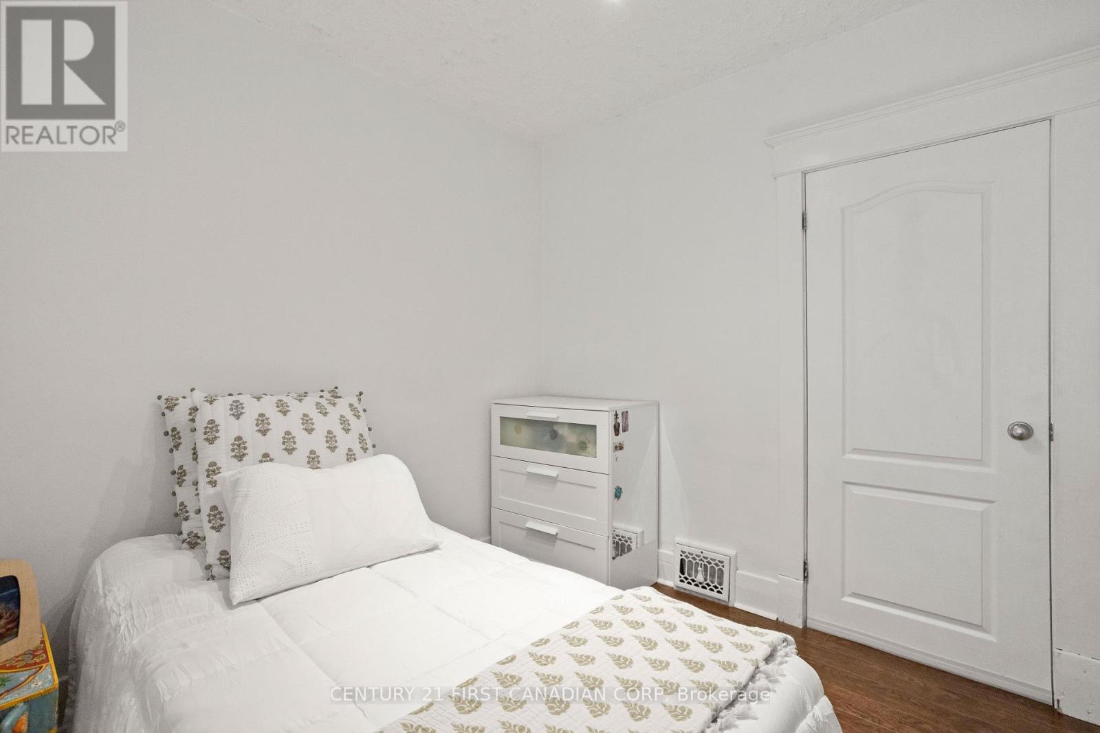 872 Lovett Street Property Photo 21