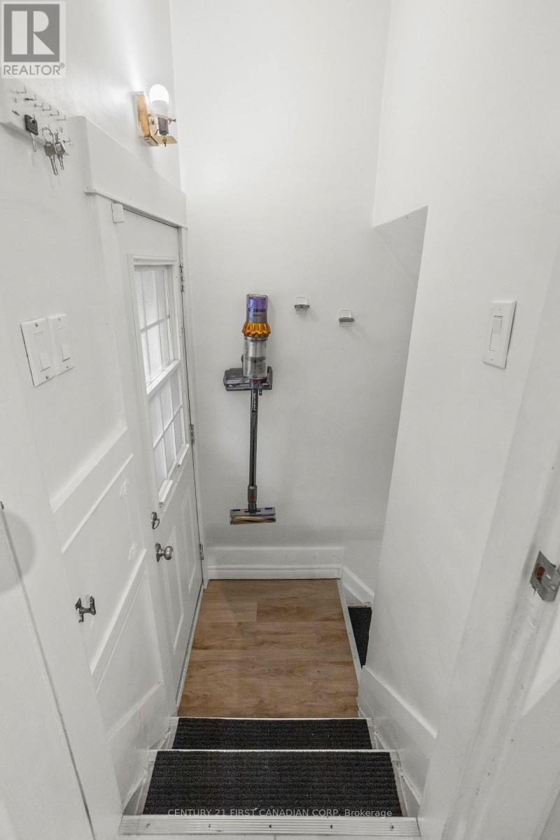 872 Lovett Street Property Photo 23