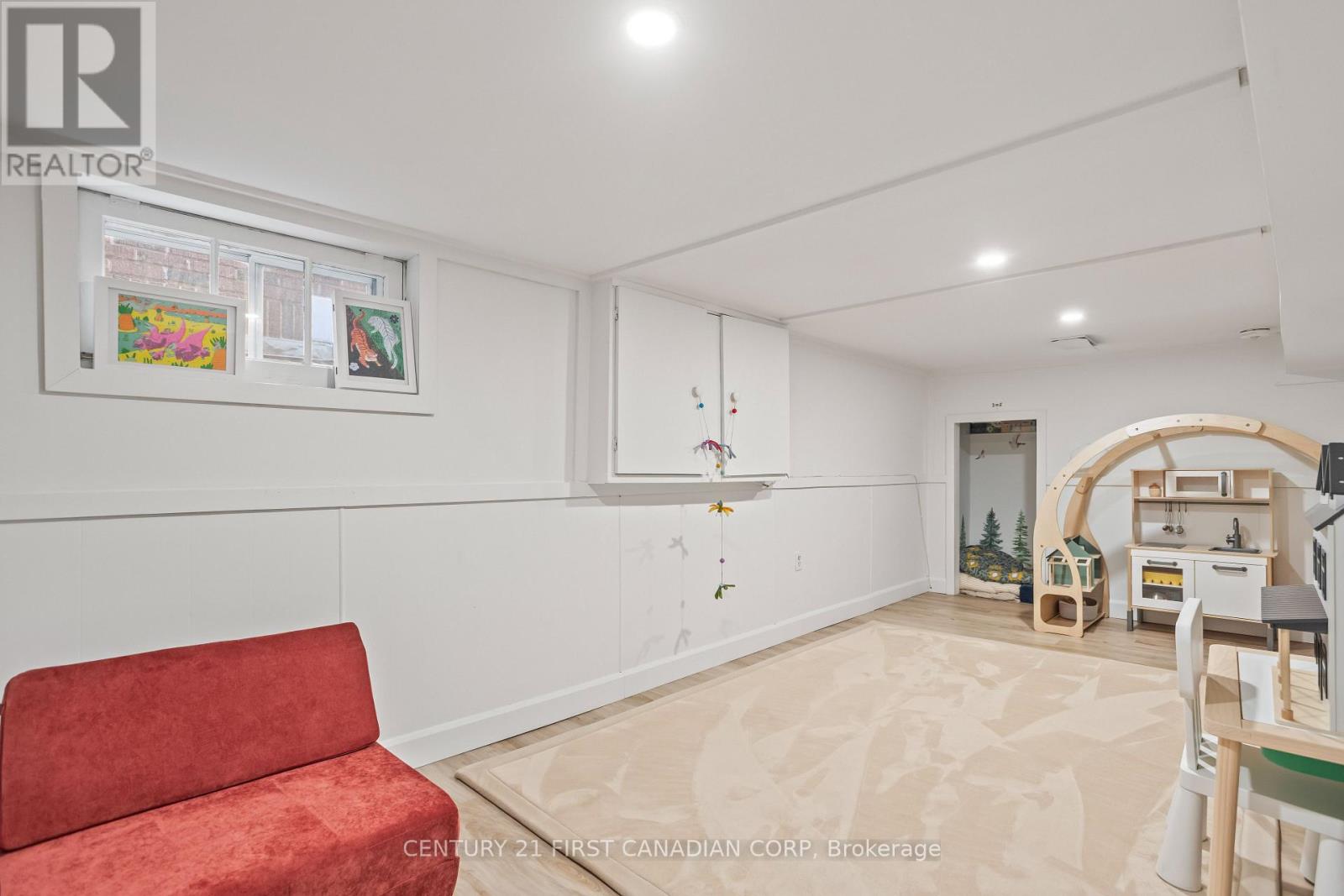 872 Lovett Street Property Photo 33