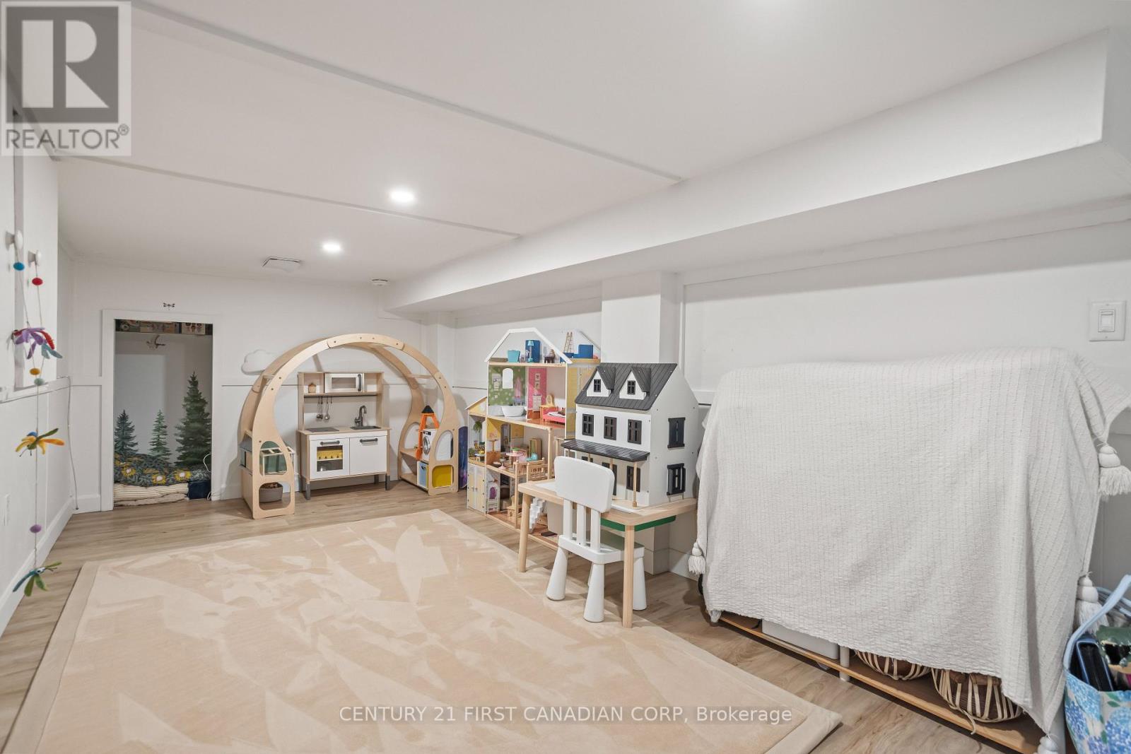 872 Lovett Street Property Photo 34