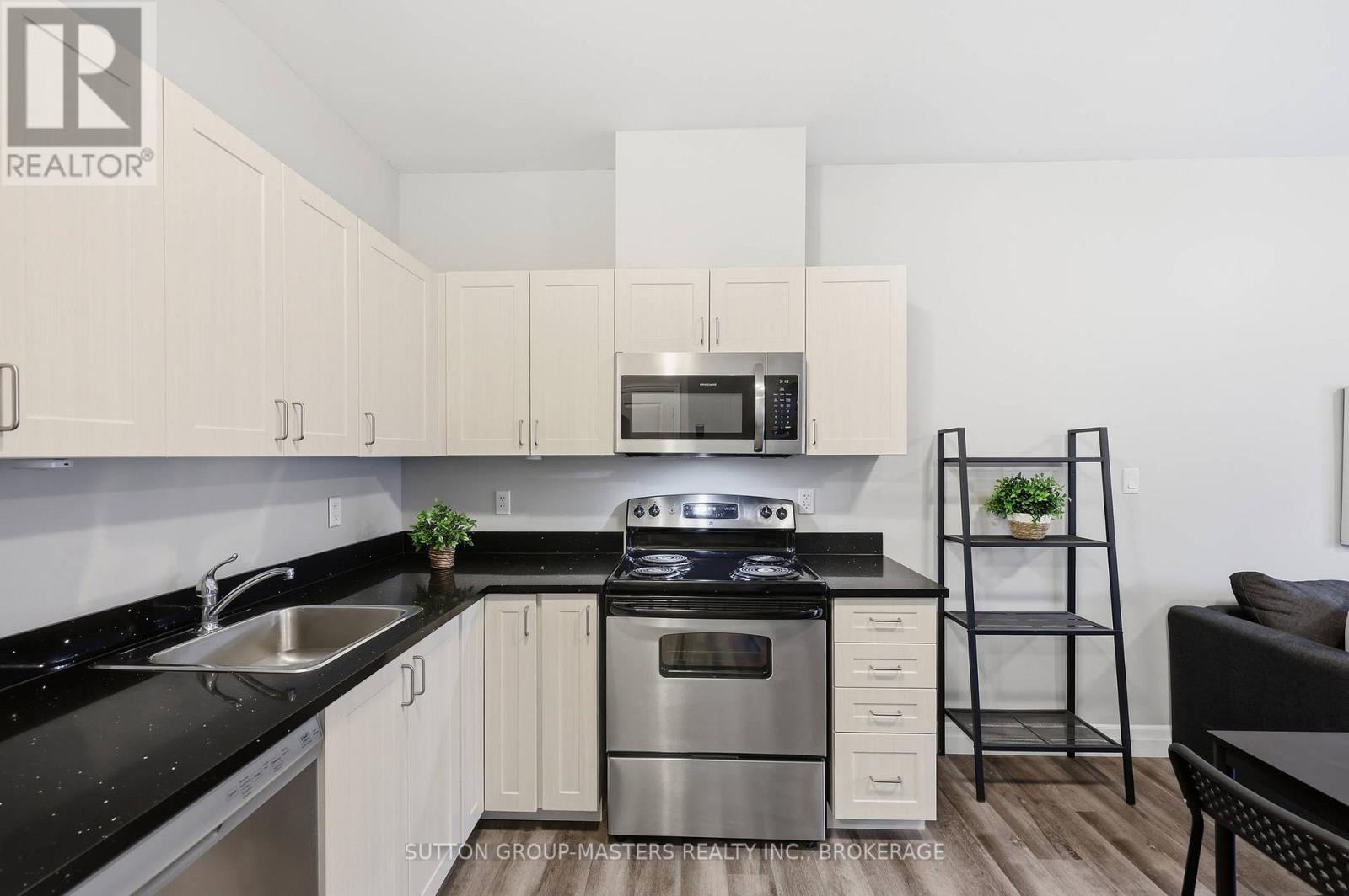413 - 501 Frontenac Street Property Photo 10