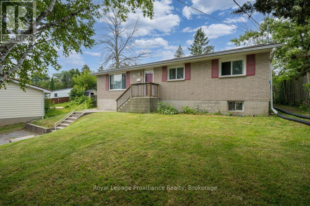92 Wallbridge Crescent Property Photo 1