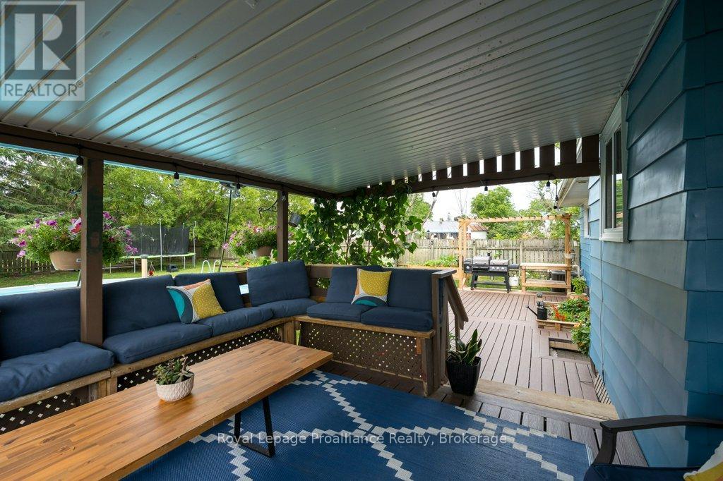 92 Wallbridge Crescent Property Photo 2