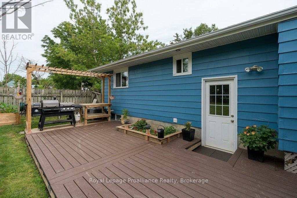 92 Wallbridge Crescent Property Photo 3