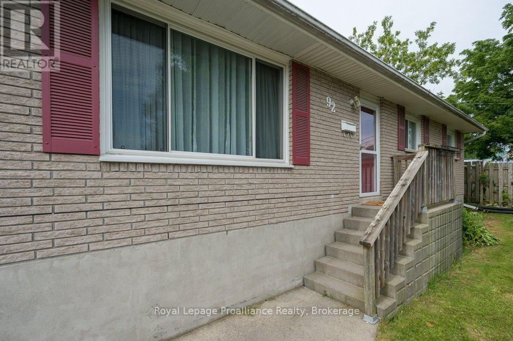 92 Wallbridge Crescent Property Photo 7