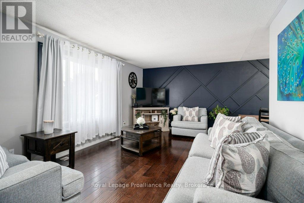 92 Wallbridge Crescent Property Photo 8