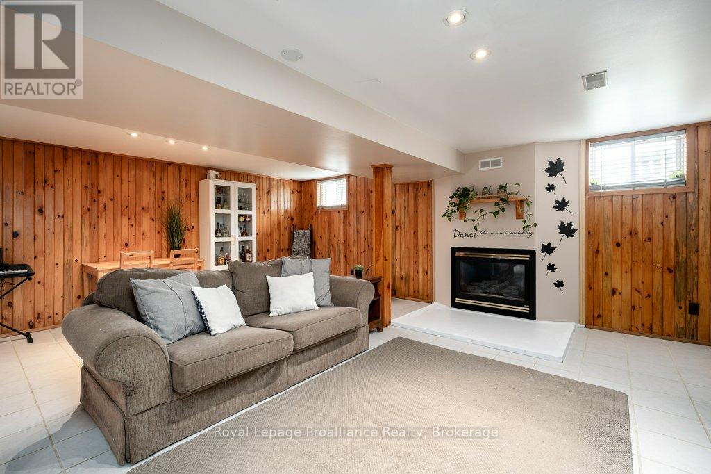92 Wallbridge Crescent Property Photo 28