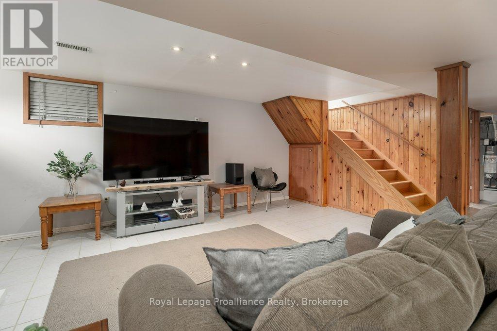 92 Wallbridge Crescent Property Photo 29