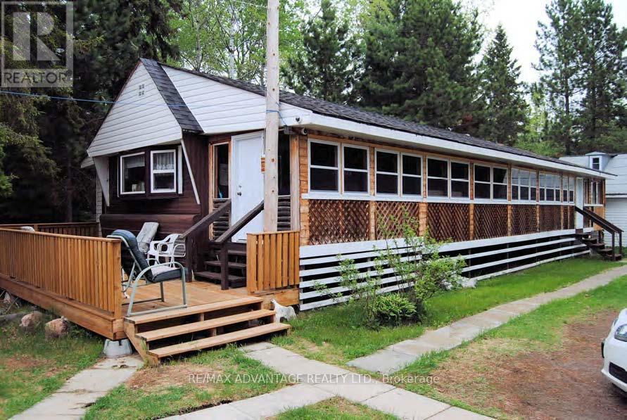 1594 Lakeshore Drive N Property Photo 12
