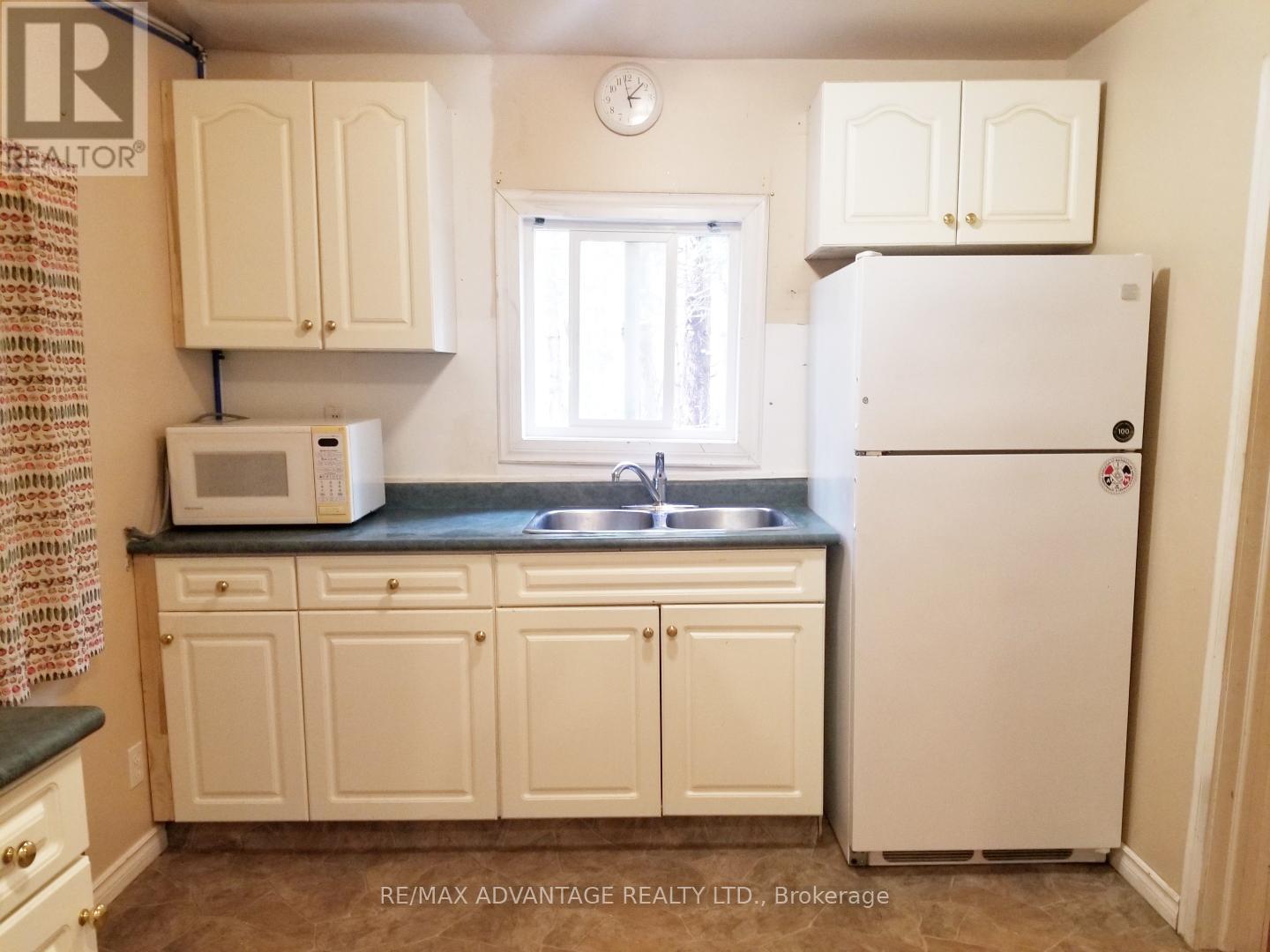 1594 Lakeshore Drive N Property Photo 18