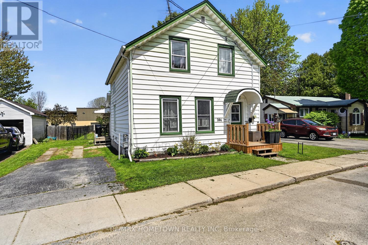 204 Wood Street E Property Photo 1
