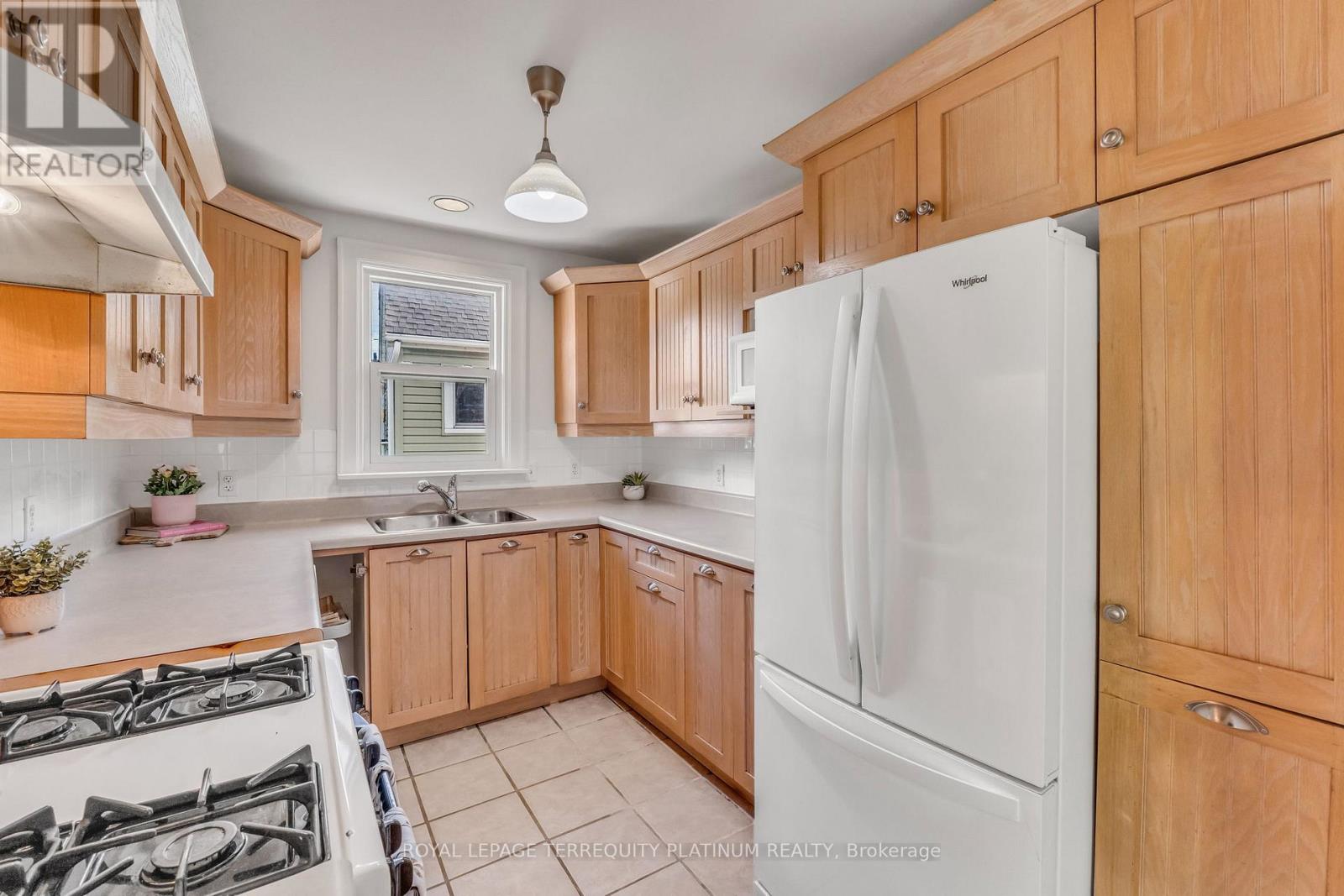 10 Locarno Avenue Property Photo 15