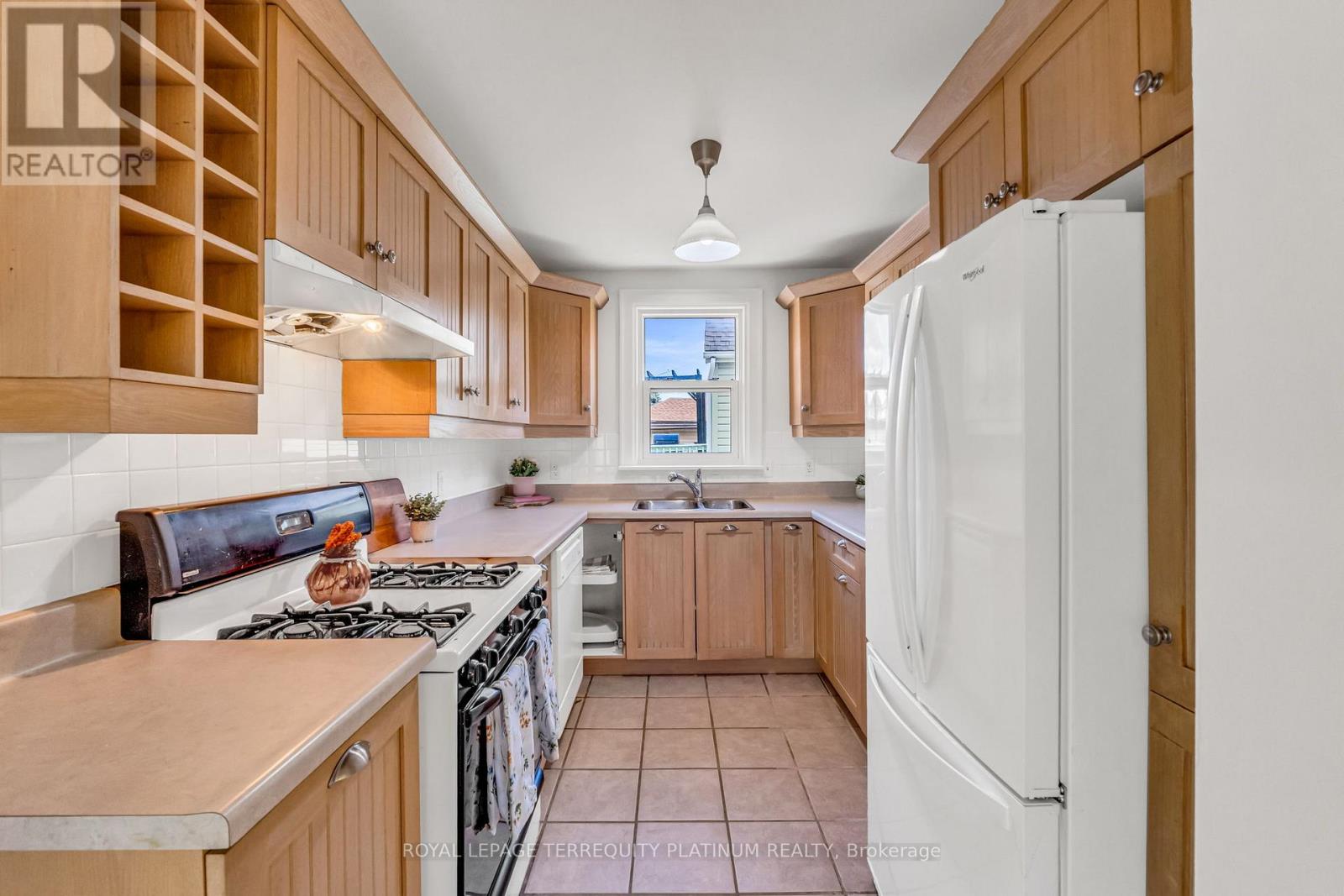10 Locarno Avenue Property Photo 16