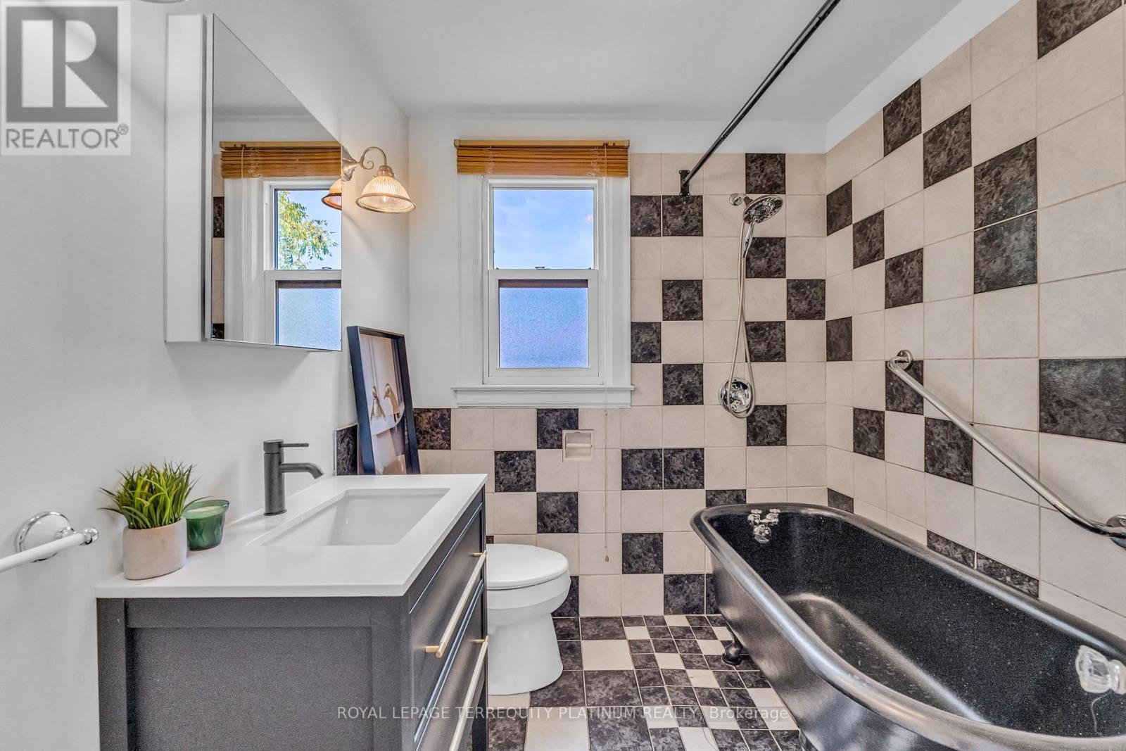 10 Locarno Avenue Property Photo 24