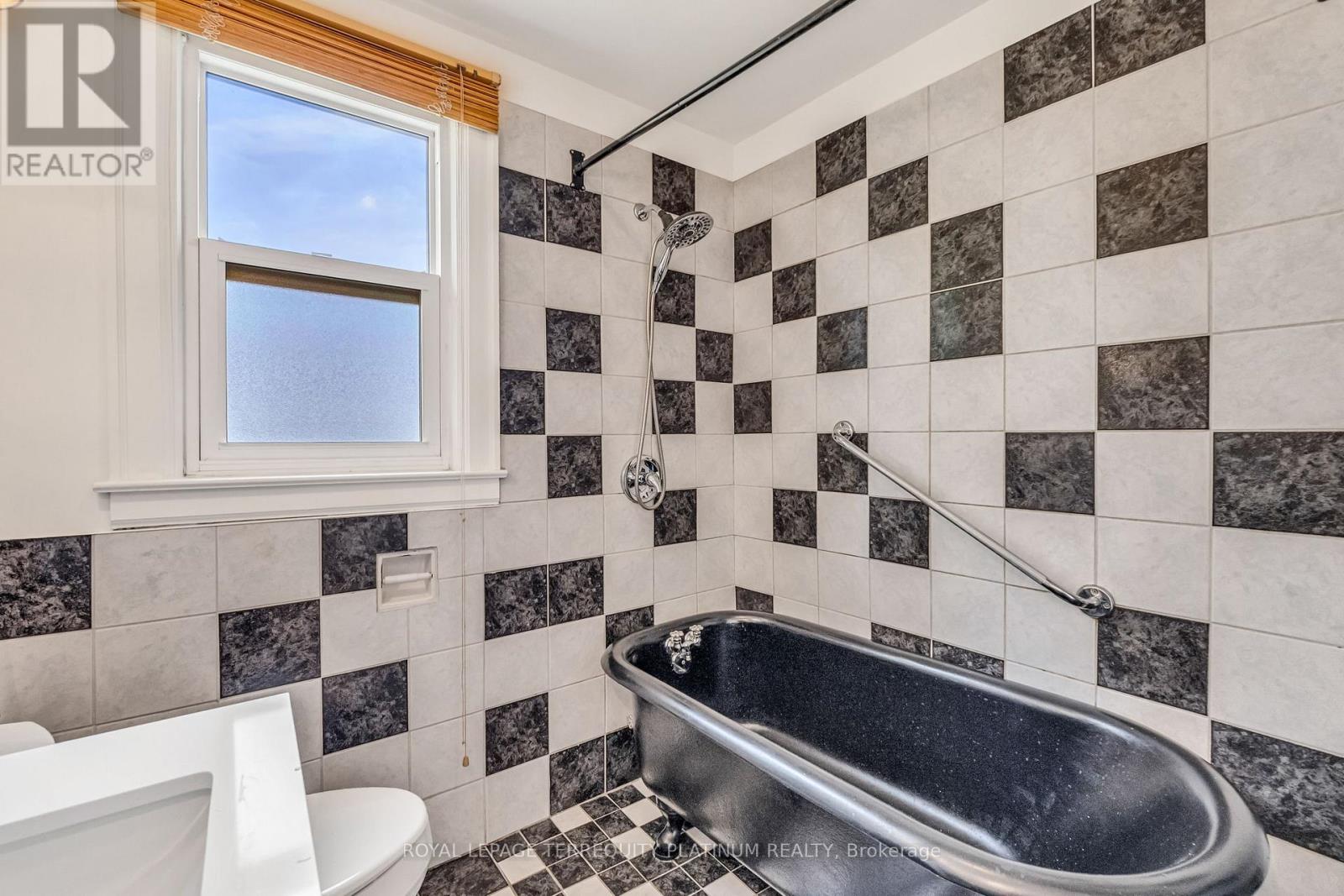 10 Locarno Avenue Property Photo 25