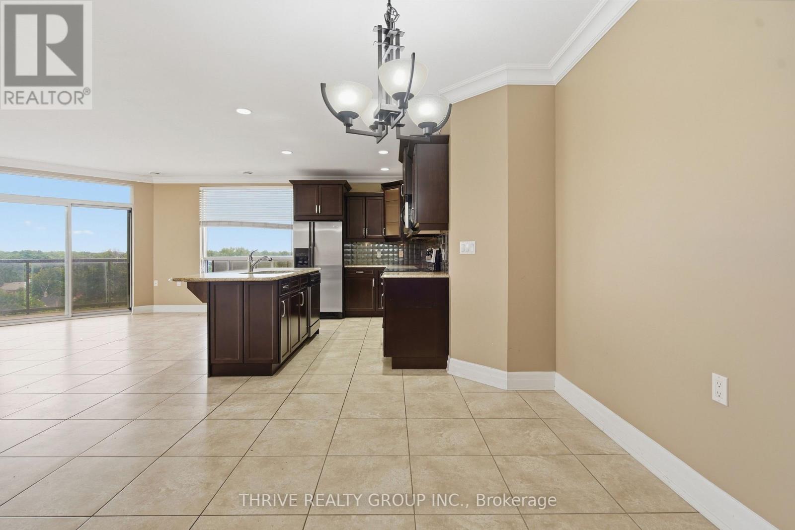 802 - 250 Pall Mall Street Property Photo 4