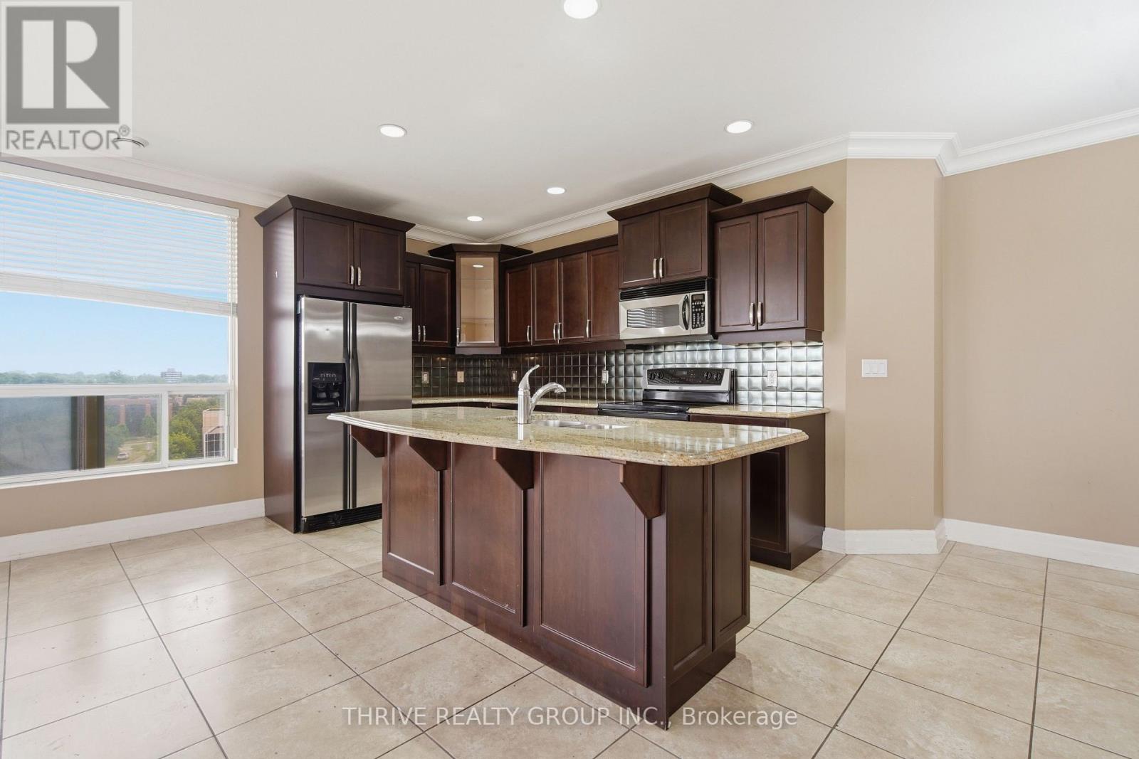 802 - 250 Pall Mall Street Property Photo 6