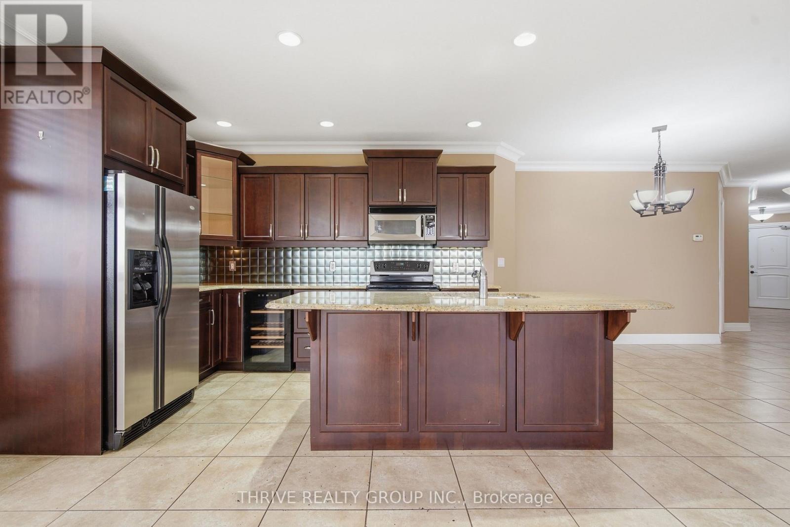 802 - 250 Pall Mall Street Property Photo 7