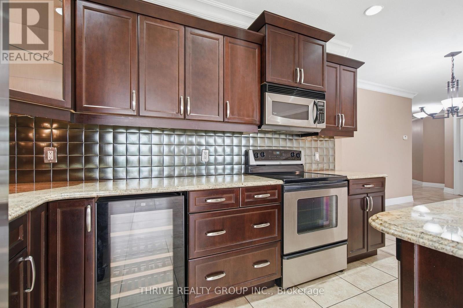 802 - 250 Pall Mall Street Property Photo 8