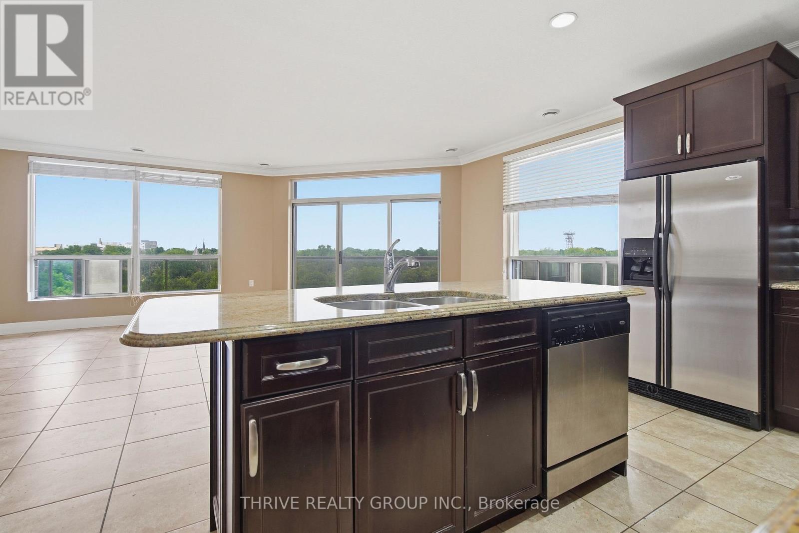 802 - 250 Pall Mall Street Property Photo 10