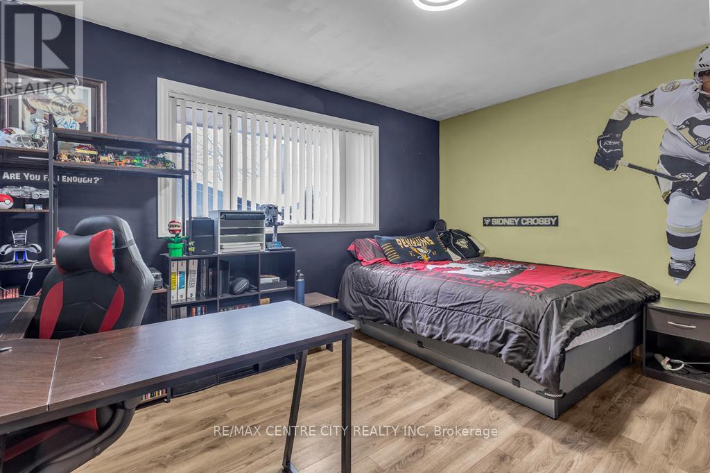 303 Simcoe Street Property Photo 19