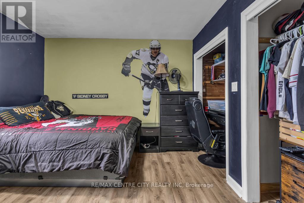303 Simcoe Street Property Photo 20