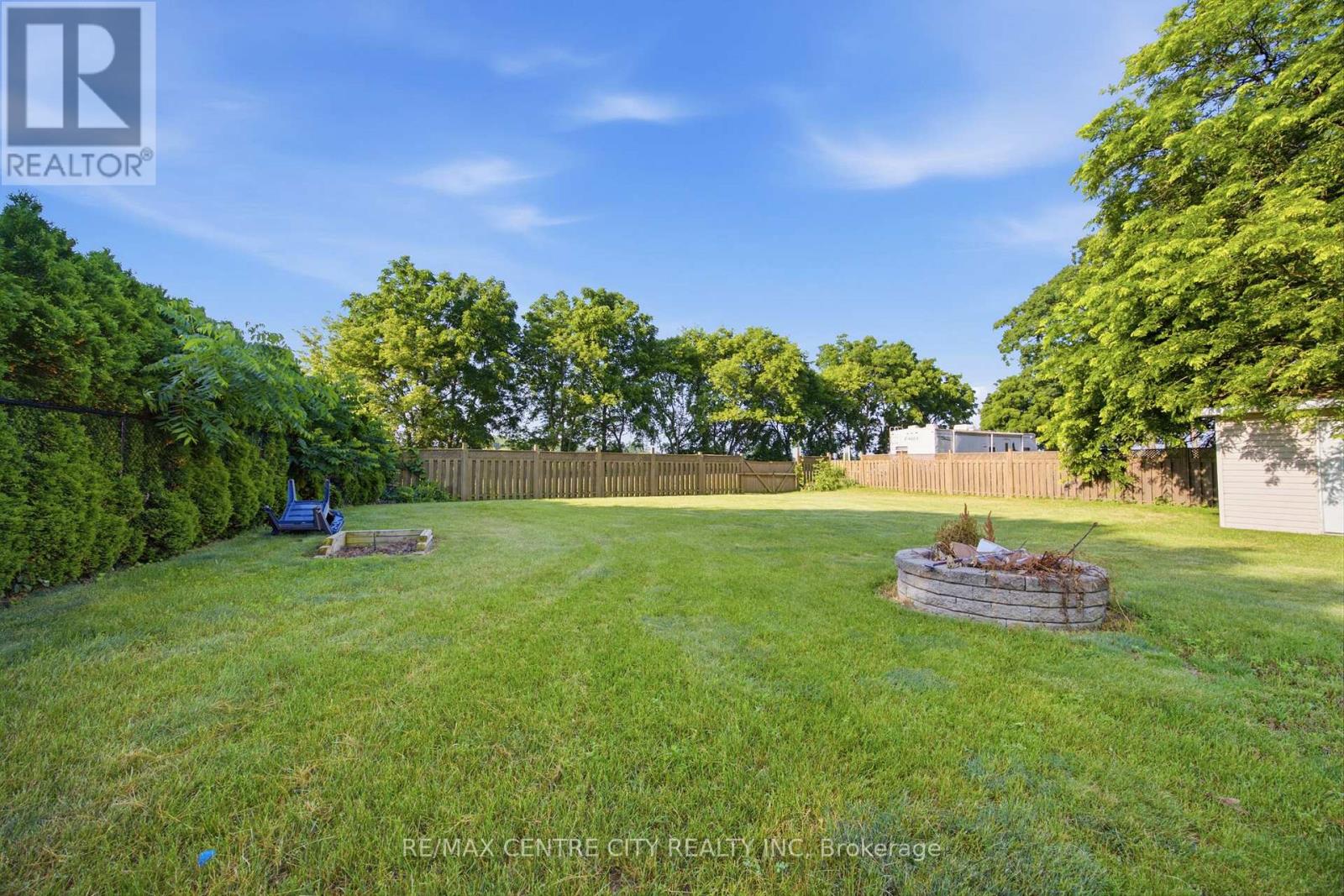 303 Simcoe Street Property Photo 31
