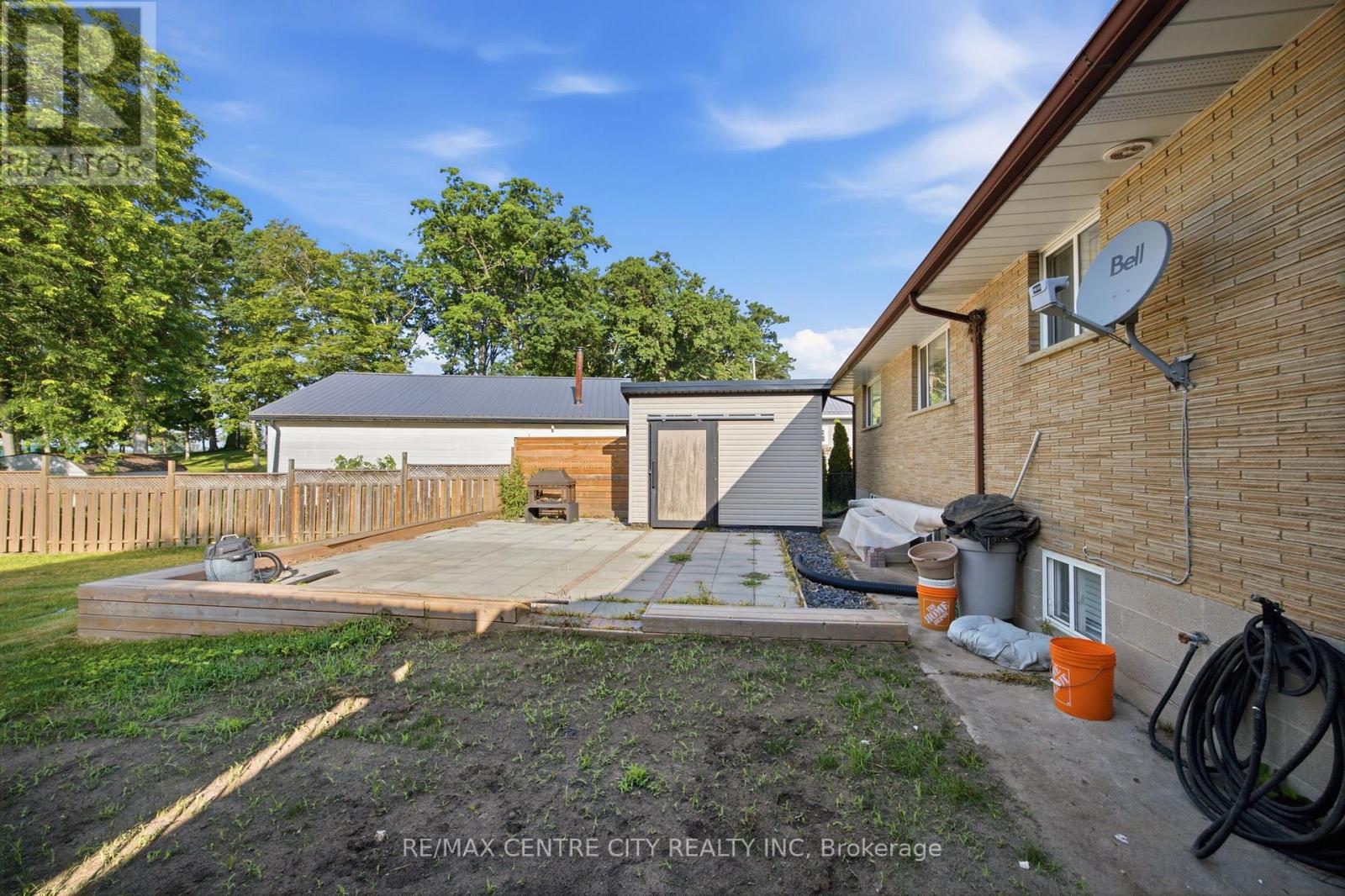 303 Simcoe Street Property Photo 32