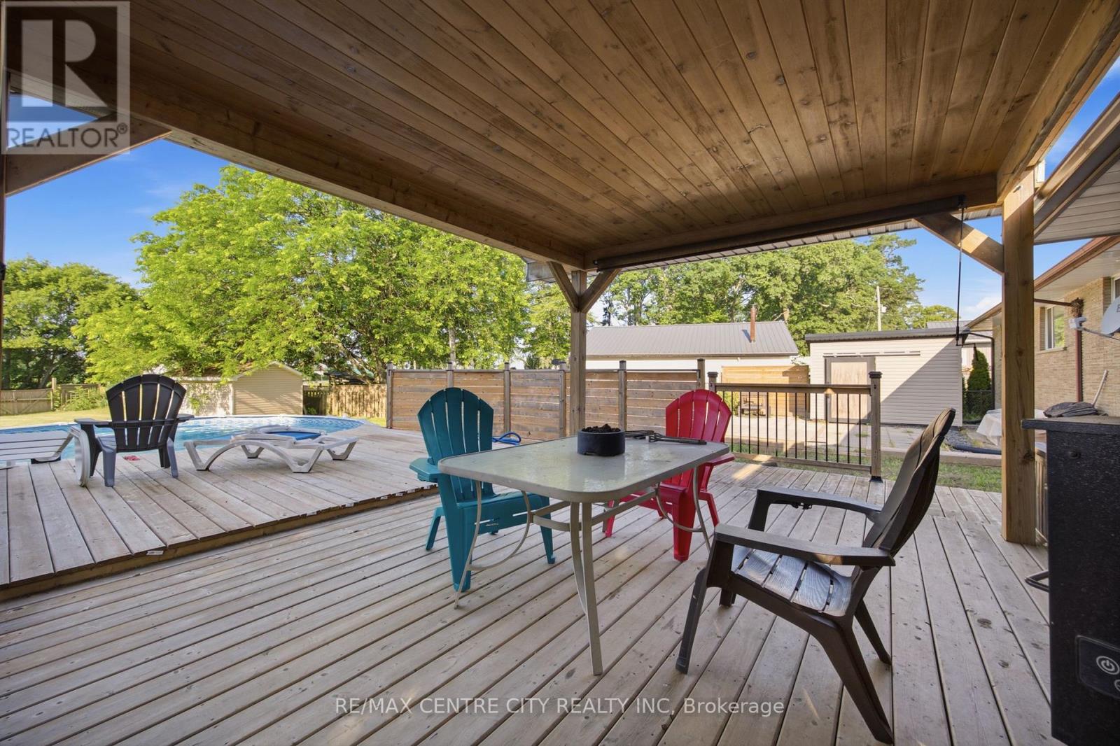 303 Simcoe Street Property Photo 35