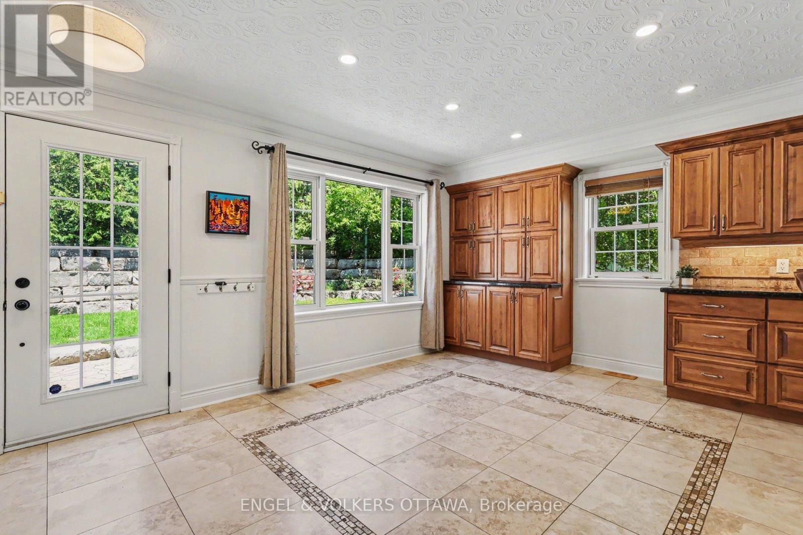 101 Ivy Crescent Property Photo 11